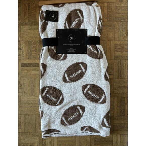 Artisan 34 Extra Soft Feather Knit Football 2 Sided Throw 50x70” NEW - Picture 1 of 2
